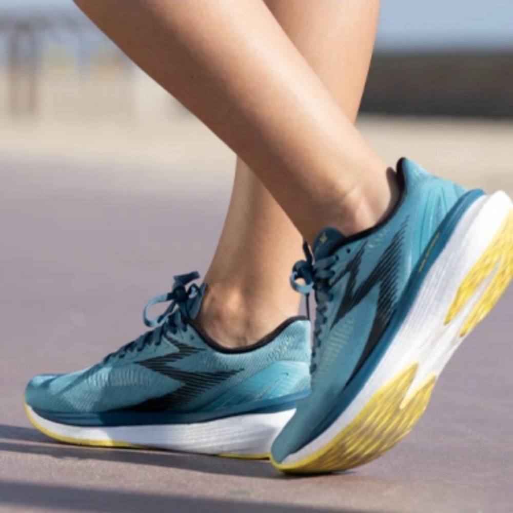 361 Degrees Women’s Spire 5 Sneakers Turquoise size 8.5  New